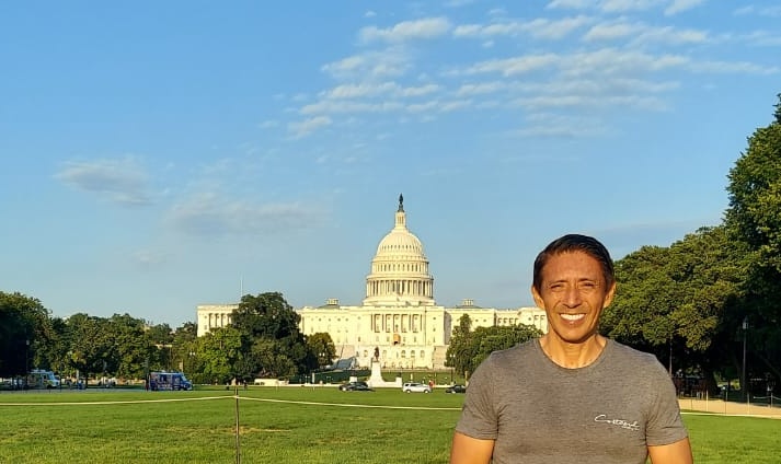 ManuelElMuscle's tweet photo. Ya más de un mes en USA visitando ciudades como Washington DC y antes una semana en Montreal Canadá...En esta toma se ve el Capitolio al fondo aprovechando el verano .Espero todos estén bien. https://t.co/p8I04pjLGI