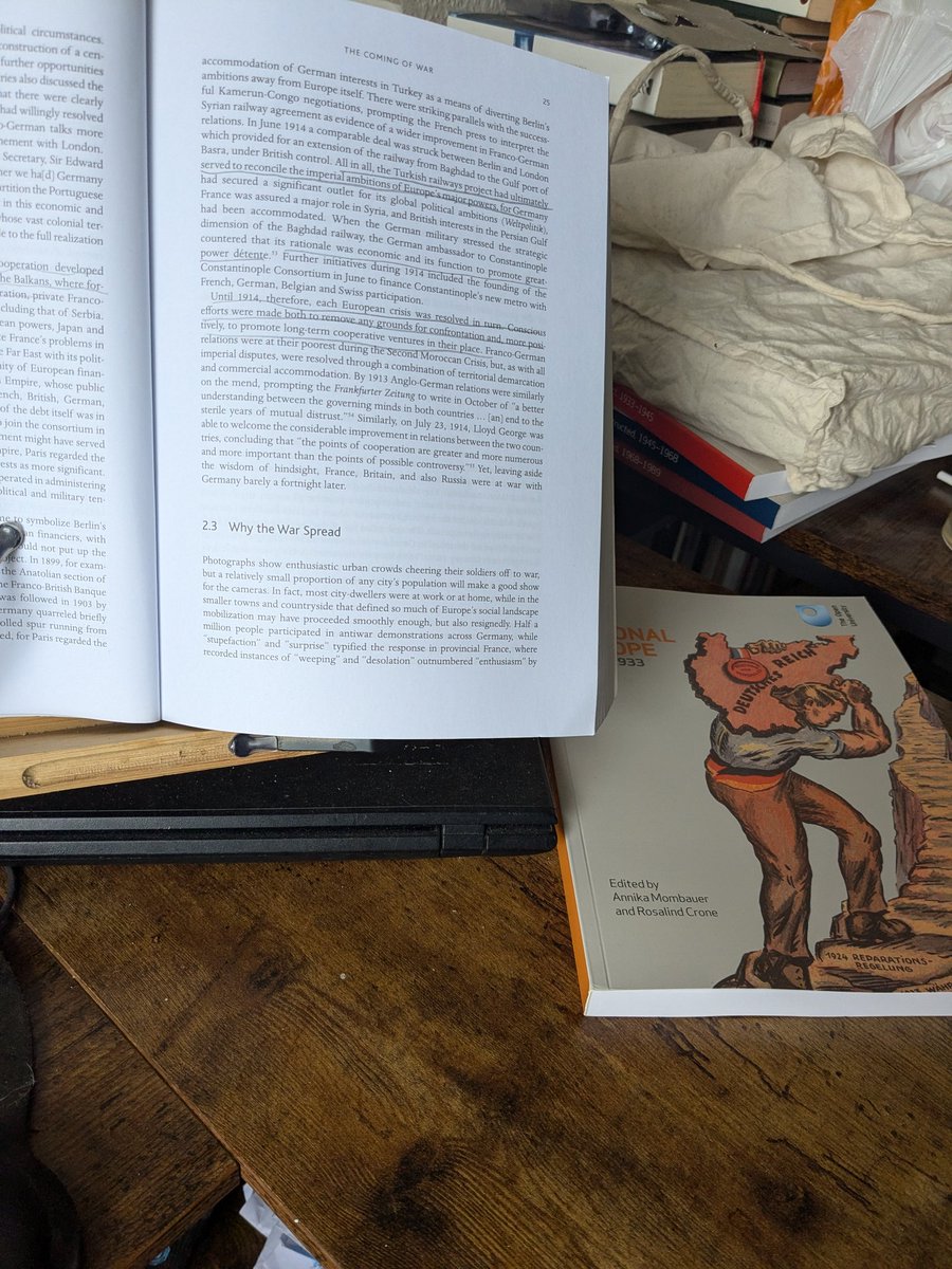 MeanderingHist's tweet photo. A rainy Saturday is a perfect day to read about the causes and historiographical debate about them for #A327  #Openuniversity https://t.co/EkgphozDZk