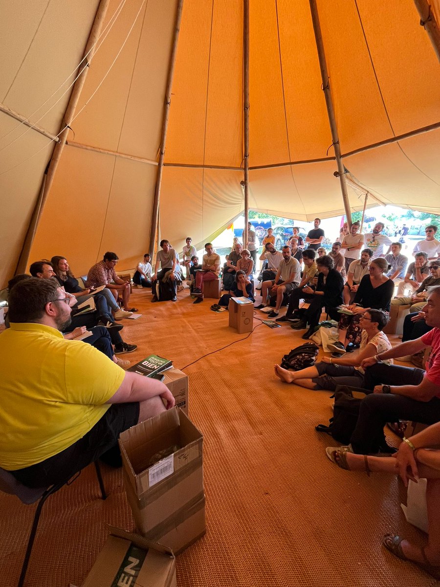 🐝 L'Aceva a organisé un atelier sur le thème de la professionnalisation en politique à l'occasion des #JDE2024

Merci aux participant•es <a href="/Gregorydoucet/">Grégory Doucet</a> <a href="/segolenetavel/">Ségolène Tavel</a>, <a href="/GhislaineSenee/">Ghislaine Senée</a> et @FThiollet et aux personnes présentes 💚

L'article complet ici 👉 bit.ly/4723t8c