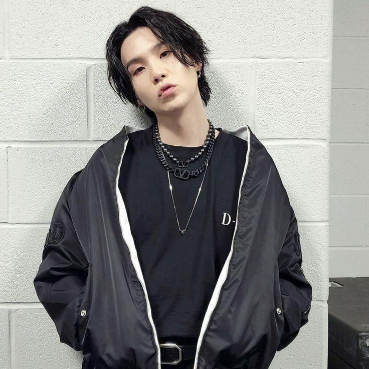 Parkjmstar95's tweet photo. RT + REPLY 

WE LOVE YOU YOONGI 
WE LOVE YOU YOONGI 
WE LOVE YOU YOONGI 
WE LOVE YOU YOONGI https://t.co/CrZJ6RvszQ