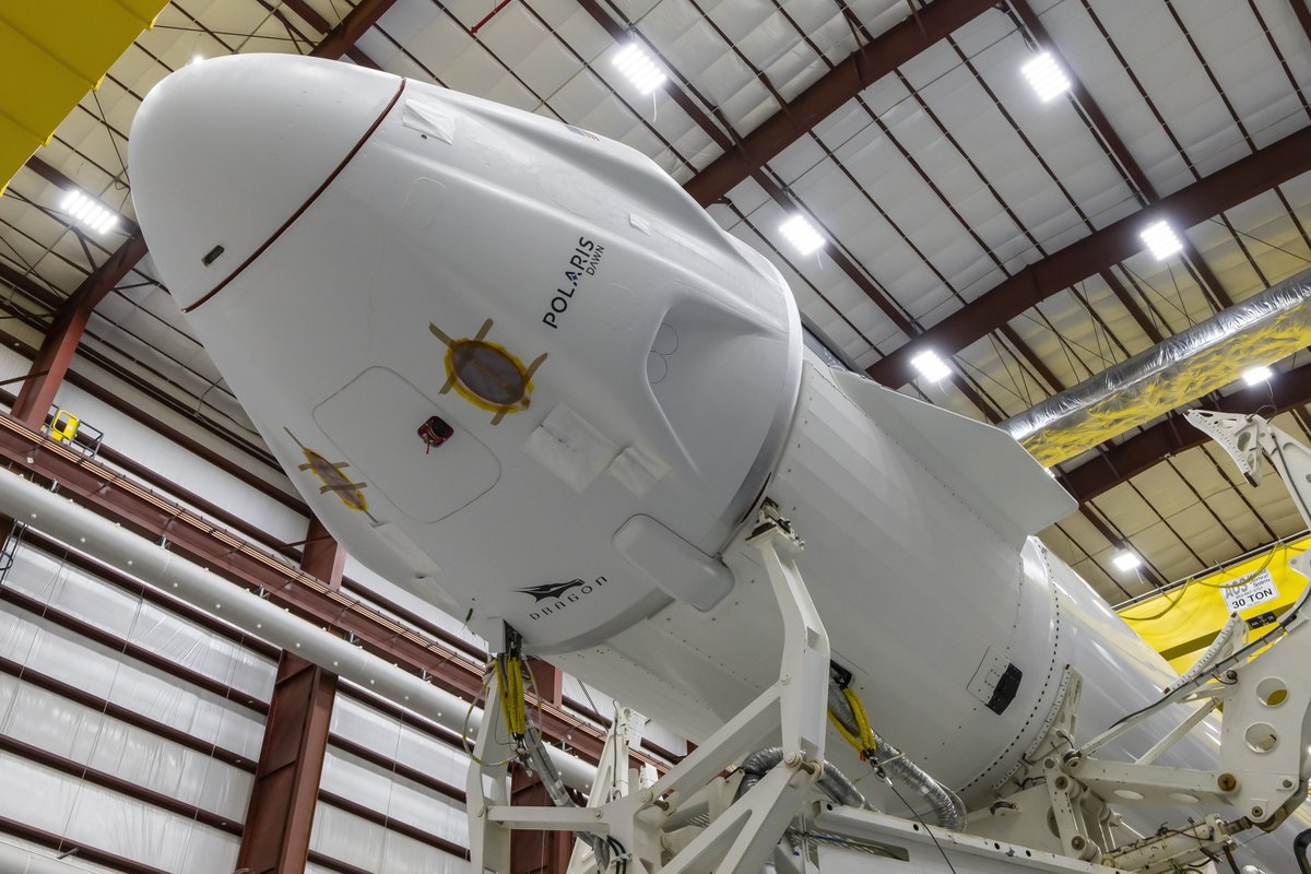 SpaceX's tweet photo. Falcon 9 and Dragon roll out to pad 39A for the @PolarisProgram’s Polaris Dawn mission to low-Earth orbit https://t.co/Okuy1JqrmZ