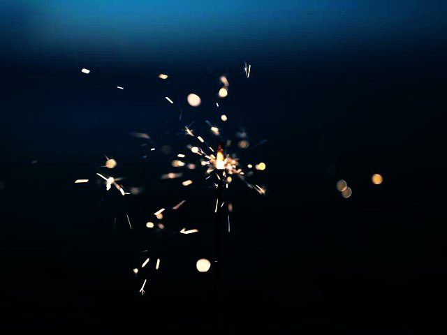 your__times's tweet photo. どうせ 別れるはずなのに

なぜ 一緒にいたいと

思ってしまうの

明日のことなど 

わからないくせに

それでも こんな 夏の日

同じ 海の風を 浴びていたくて

昨夜の シャンプ��の残り香が

二人の髪に 残っているように

やがて サヨナラする 未来でも

それでも あなたと https://t.co/Plim8ZYL69