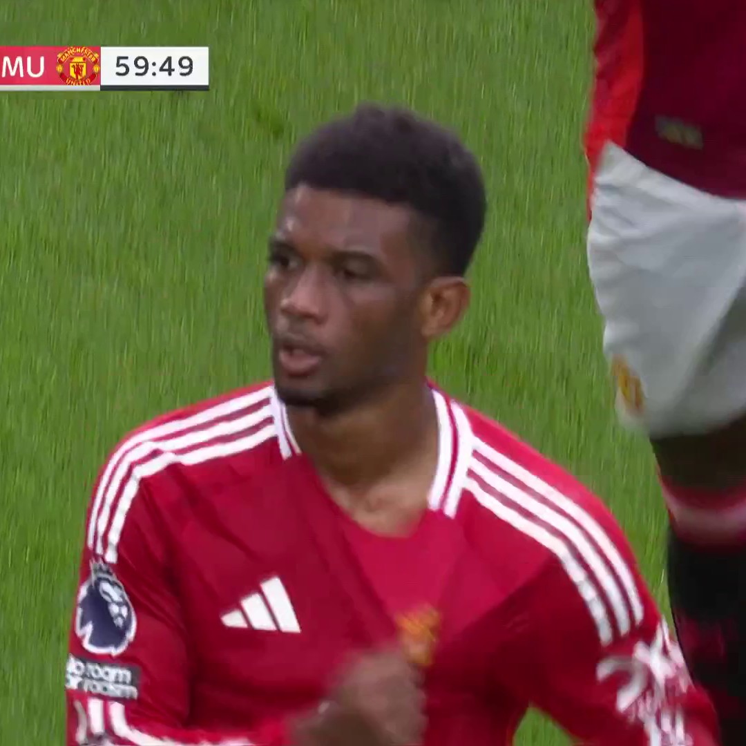 Amad Diallo’s shot takes a deflection to equalize for Manchester United! #MyPLMorning📺 Peacock