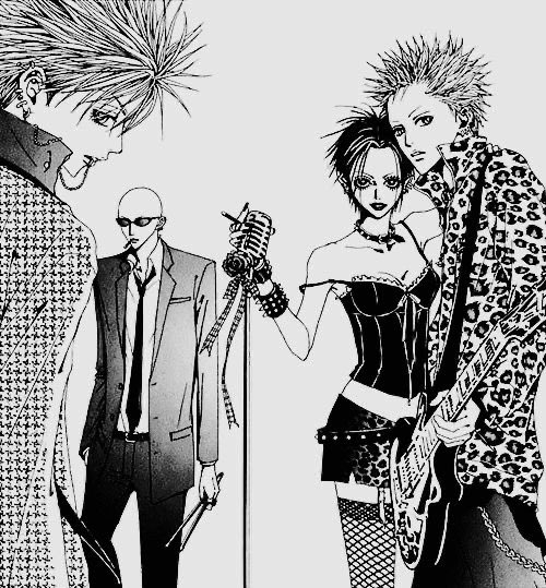 S3NS0RY's tweet photo. he even put roses on the mic like nana https://t.co/rbXmLByS7x