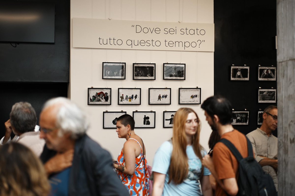 luckyredfilm's tweet photo. L'anteprima di #Invelle al cinema 4Fontane di Roma, con l'inaugurazione della mostra dedicata alle tavole del film, e l'incontro del regista #SimoneMassi con il pubblico, in dialogo con Giulio Sangiorgio.
Invelle sarà al cinema dal 29 agosto. https://t.co/giUKS3vqEx