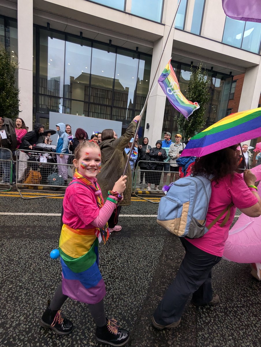 Flying the rainbow high at #ManchesterPride ♥️⚜️🌈🐝 #brscouts <a href="/BRScouts/">Bury and Ramsbottom Scout District</a> <a href="/GMNScouts/">GMN Scouts</a> 😁
