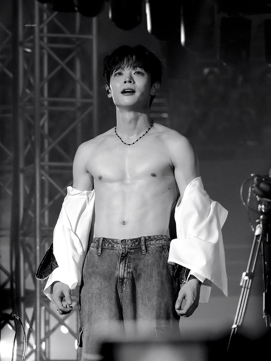 ㅅㅂ 미친 진짜 LUCY라고 적혀있어