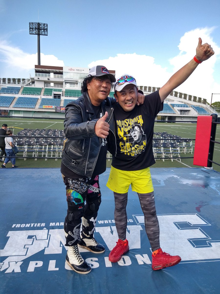 papachachapizza's tweet photo. 刈谷から川崎まで72時間380km
チャリで走ってきたゴールがこれなら、もう100点満点🔥🔥🔥
日焼けのあとを大仁田さんに見てもらえた事が、一番の旅の証!
#川崎伝説 #FMME https://t.co/gD4Tny4x1c