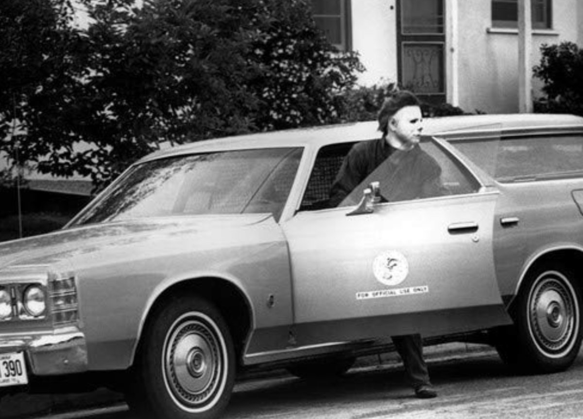 FinalDude78's tweet photo. get in loser, we’re going to spirit halloween https://t.co/sNe5F9unzD