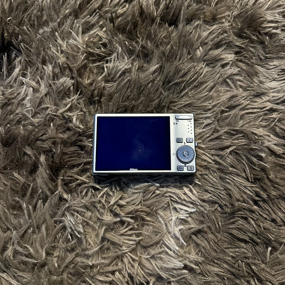 icansaythatluv's tweet image. nikon coolpix s610 (rare item)💡

ตัวนี้บอดี้เท่ สภาพสวย
มู้ดโทนดีมาก ๆ แฟลชติด 
ทำงานเต็มระบบบบ 💥

สิ่งที่ได้ 
• กล้อง, แบต, สายคล้อง

ตำหนิ
• จอมืดเล็กน้อยมากกก ไม่มีผลต่อภาพ

ราคา
2,100฿ รวมส่ง

#กล้องดิจิตอล #กล้องดิจิตอลมือสอง