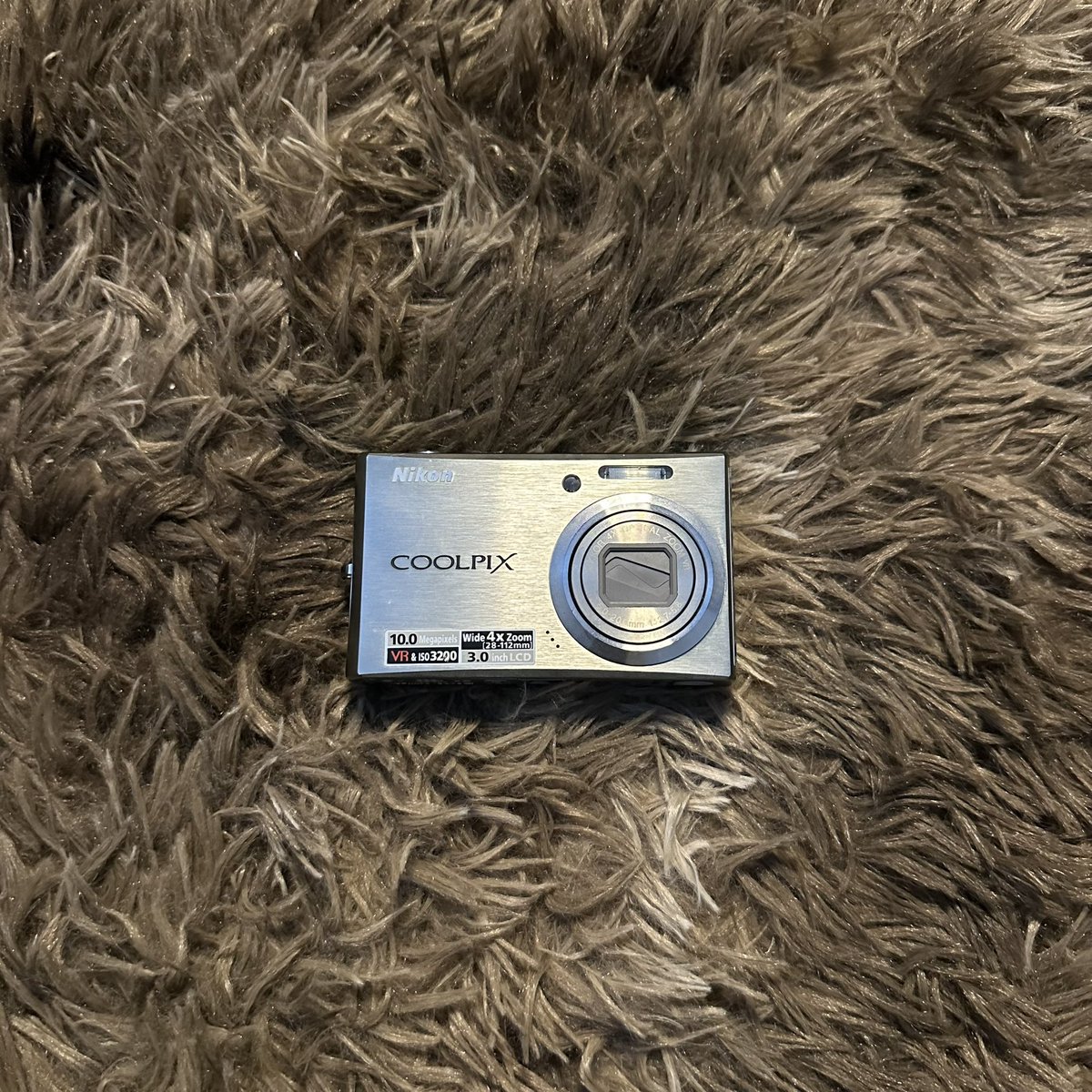 icansaythatluv's tweet image. nikon coolpix s610 (rare item)💡

ตัวนี้บอดี้เท่ สภาพสวย
มู้ดโทนดีมาก ๆ แฟลชติด 
ทำงานเต็มระบบบบ 💥

สิ่งที่ได้ 
• กล้อง, แบต, สายคล้อง

ตำหนิ
• จอมืดเล็กน้อยมากกก ไม่มีผลต่อภาพ

ราคา
2,100฿ รวมส่ง

#กล้องดิจิตอล #กล้องดิจิตอลมือสอง