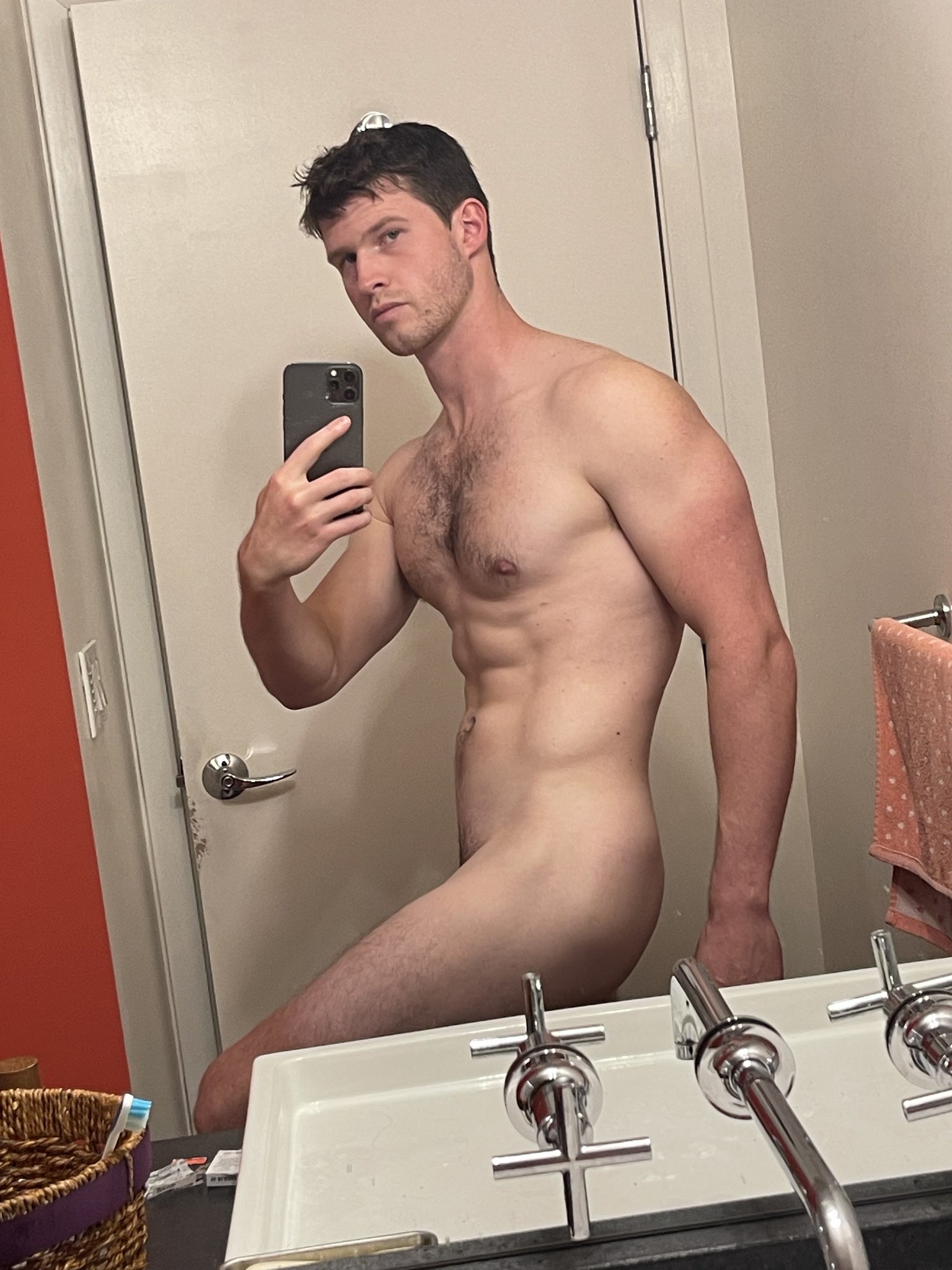 Leg day got me waddling around https://t.co/0Jg3KexZXG