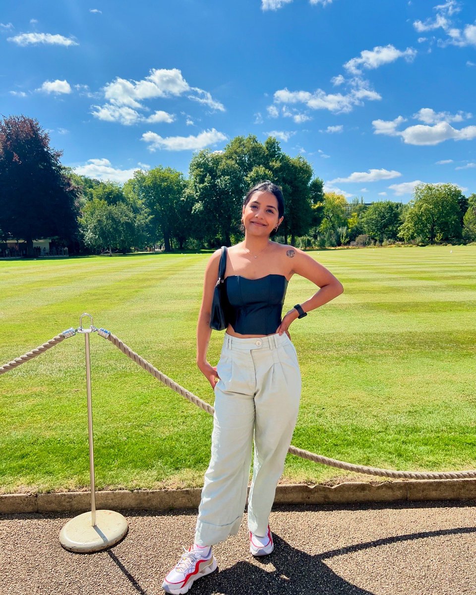 Tharika_M's tweet photo. London lookbook 🇬🇧 https://t.co/PASz03DzBl