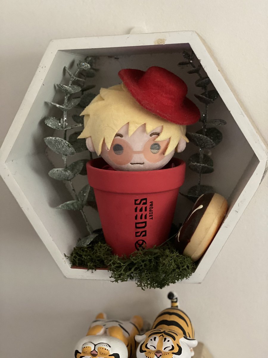 <a href="/crazynabe/">Yoshihiro Watanabe</a> Plant chills in his habitat~