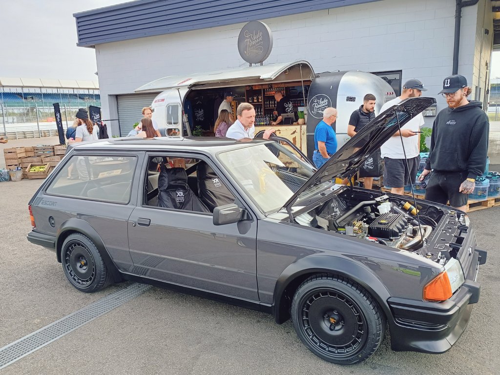 Classic Ford Show tweet media