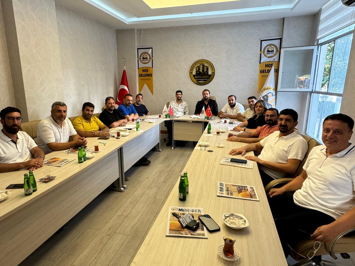 Yapı Denetim Kuruluşlar Birliği Malatya Şube Başkanı Hikmet Koca ve yönetim kurulu üyelerimiz Malatya İnşaat Müteahhitleri Derneğini ziyaret etti.
MİMDER Başkanı Mehmet Bülbüloğlu ve yönetim kurulu üyeleri ile elektronik dağıtım sistemi ve inşaat sektöründe yaşanan sıkıntılarla