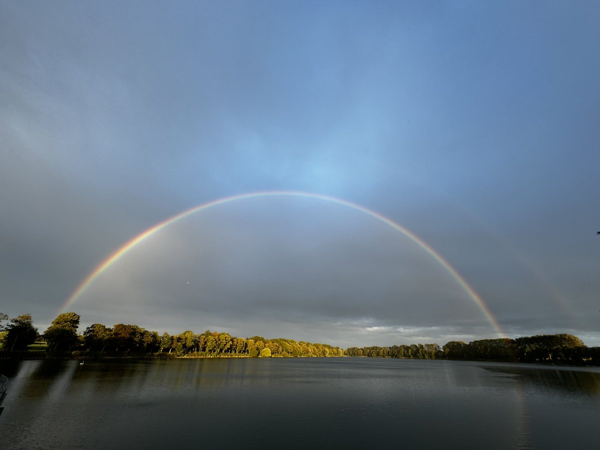 NicoClaeys's tweet photo. Prachtige regenboog boven Ieper, Zillebekevijver op vrijdagavond 23 aug om 20u12 #vrtweer #ieper https://t.co/SCPG2T4ohP