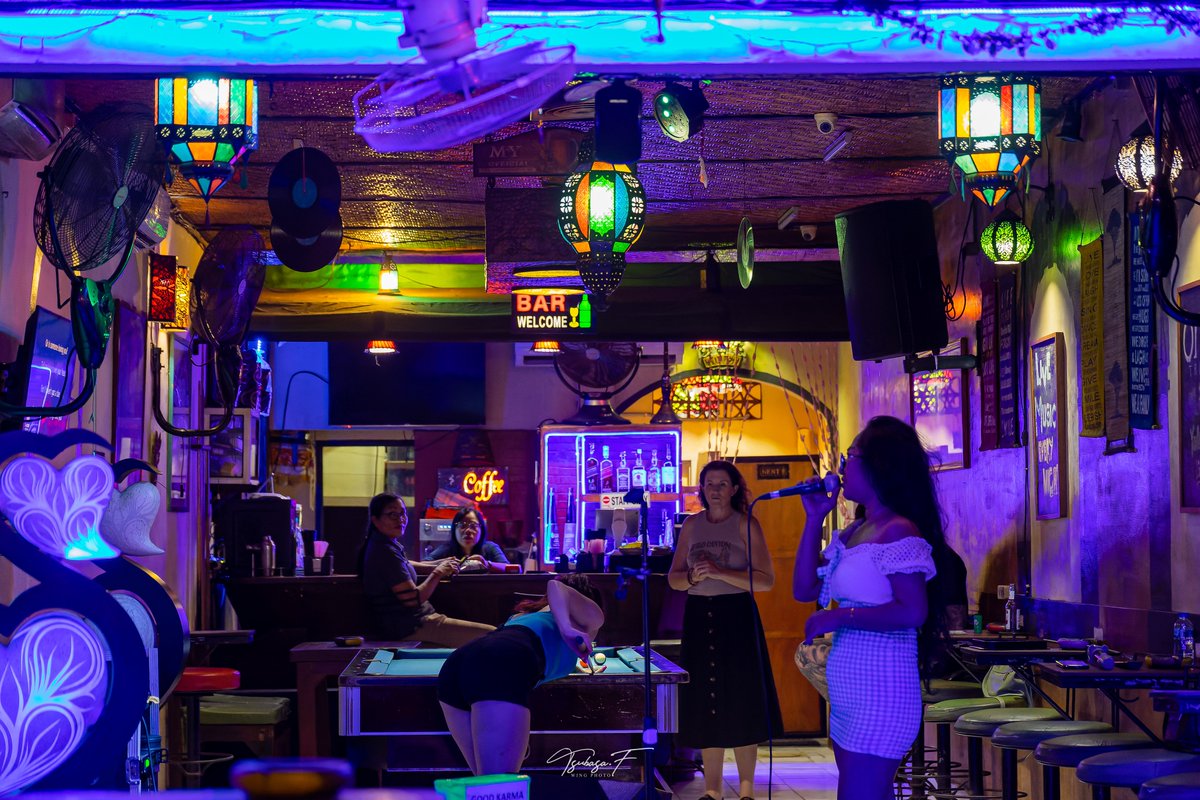 Wing_F_1022's tweet photo. Nightlife in bali indonesia.Finish off the perfect day with a local beer.地ビールのビンタンを片手に過ごす、最高な1日の終わり。 https://t.co/Jw93gtGDFo