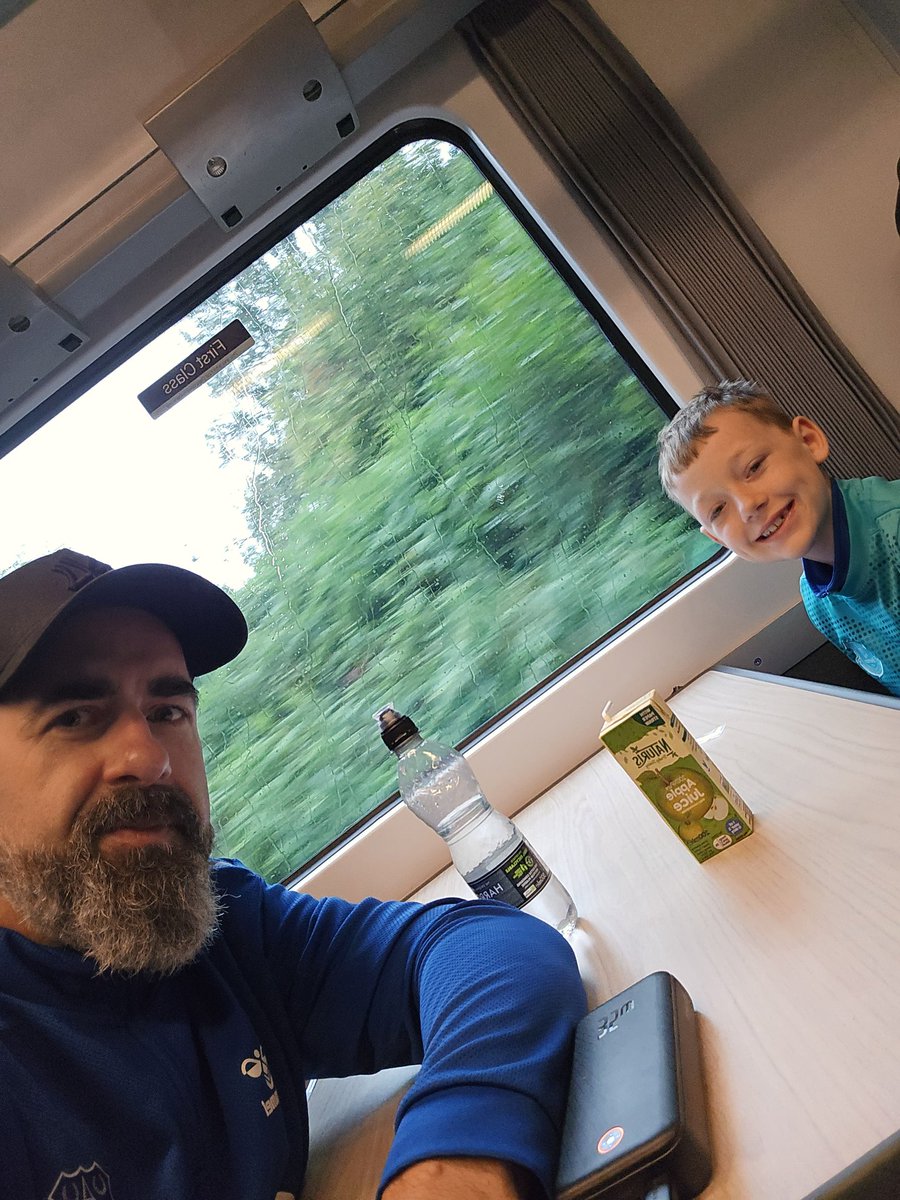 HanifK's tweet image. London bound. Grim day, let's see how grim it'll be after 90mins! 

#UTFT