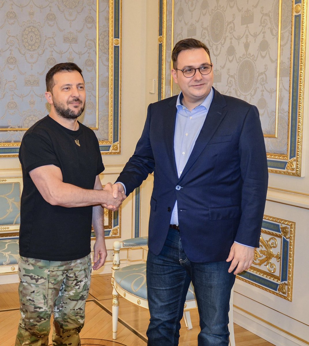 Na Den nezávislosti Ukrajiny 🇺🇦 myslím na všechny Ukrajinky a Ukrajince, kteří již třetím rokem statečně brání své domovy, rodiny a nás všechny.
Pokud chce národ kráčet ke svobodě, měl by na to mít právo. Stejně tak, jako vybrat si své spojence. Česko stojí za Ukrajinou.