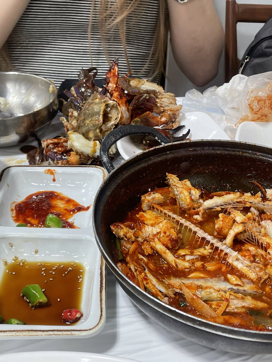 ppoppi72's tweet photo. 📍여수 명동게장
너무 맛있었던 게장.. 게장은 3번까지 리필 가능하고
새우장은 추가 금액있대요! 근데 추가금내고 먹을 맛임 
게장 달달하구 갈치조림은 쪼오끔 비리고 담백고숩함 
#선우가좋아할맛집 #선우야_이것도_맛있을거예�� #이거맛있떠_누가먹었떠 https://t.co/jH8fkyDU2N