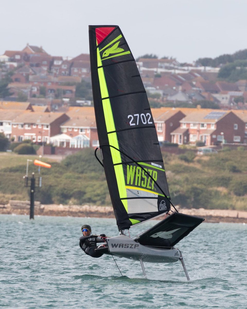 Theo in full flight at the <a href="/waszp_uk/">WASZP.Uk</a> nationals at <a href="/WPNSA/">WPNSA</a> during #StormLilian. 💪🏻🚀