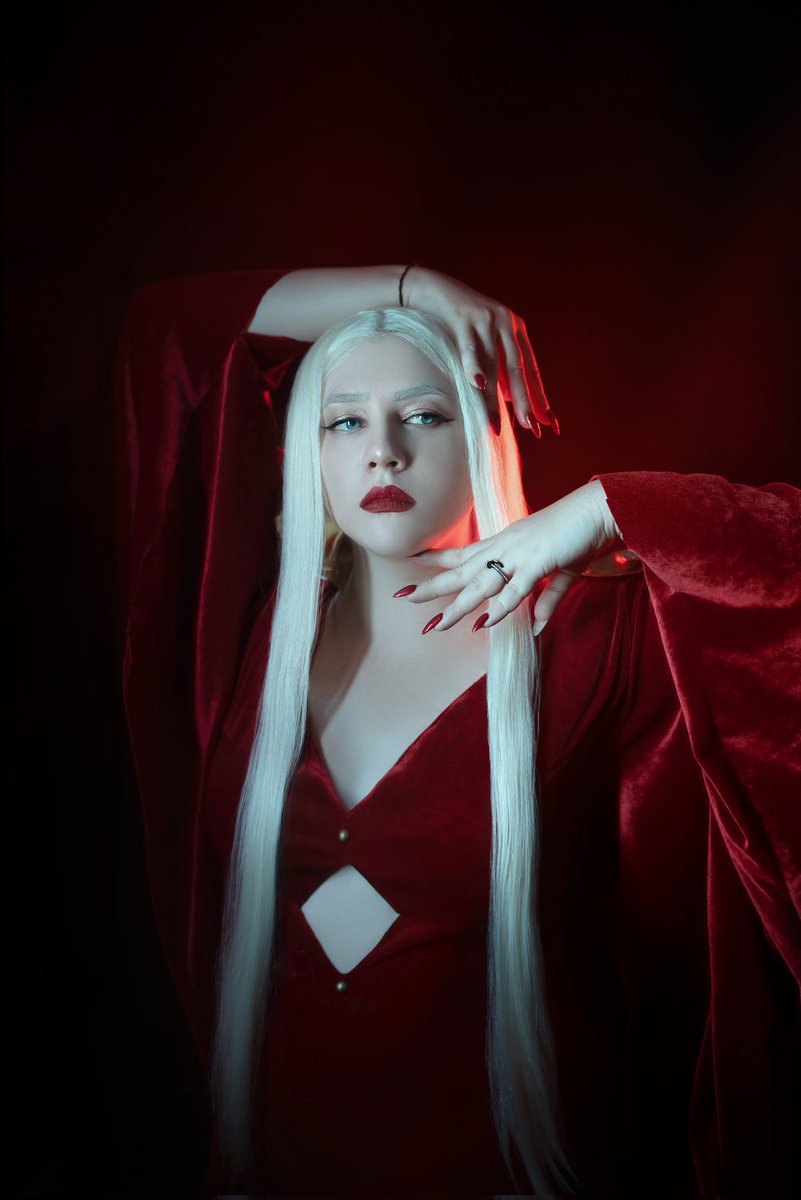 "Она сожрет твою душу, не поведет бровью. 
Ты пьешь утром латте, она завтракает кровью." ©

Ph: <a href="/wisekumagoro/">omega build 🧪</a>
Шикарное платье пошила: <a href="/Lizunishka/">Летушка</a>

#Кастлвания #Кармилла #netflix #Castlevania #Carmilla <a href="/netflix/">Netflix</a> <a href="/NetflixJP/">Netflix Japan | ネットフリックス</a> <a href="/Castlevania/">Castlevania: Nocturne</a>