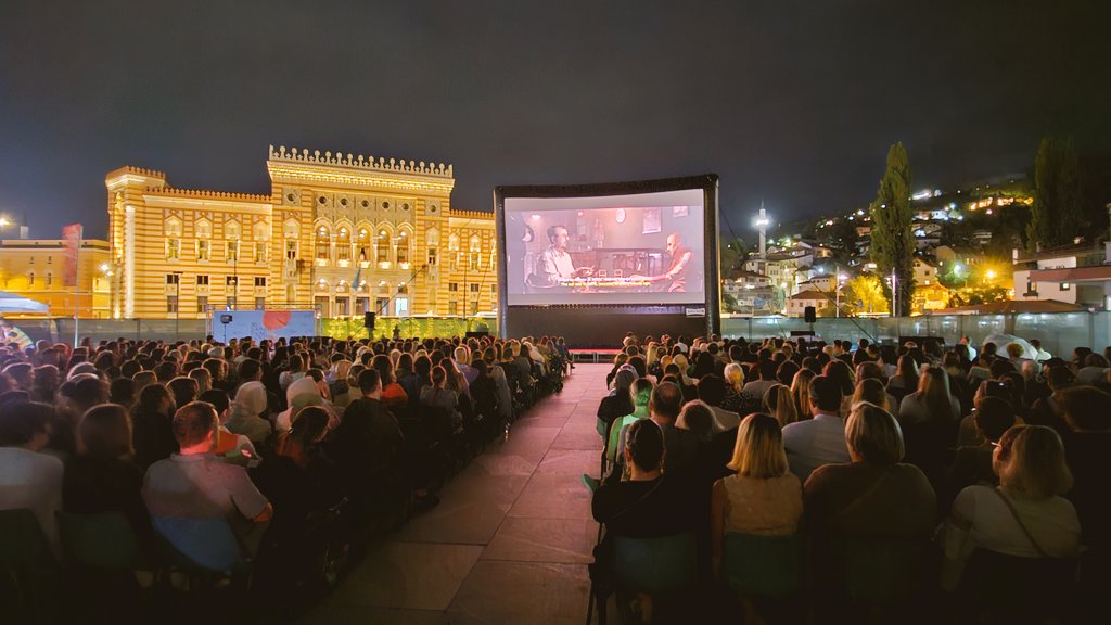 Sarajevo Film Festival - stad bomvol openlucht bioscopen, hier een aantal op een rij.

Ik bezoek dit festival sinds 2008, laatste keer was 2019. Mooi om hier weer te zijn!

En de eerste films hebben we gespot voor speciale vertoningen in <a href="/labmineen/">LAB -1</a> #eindhoven