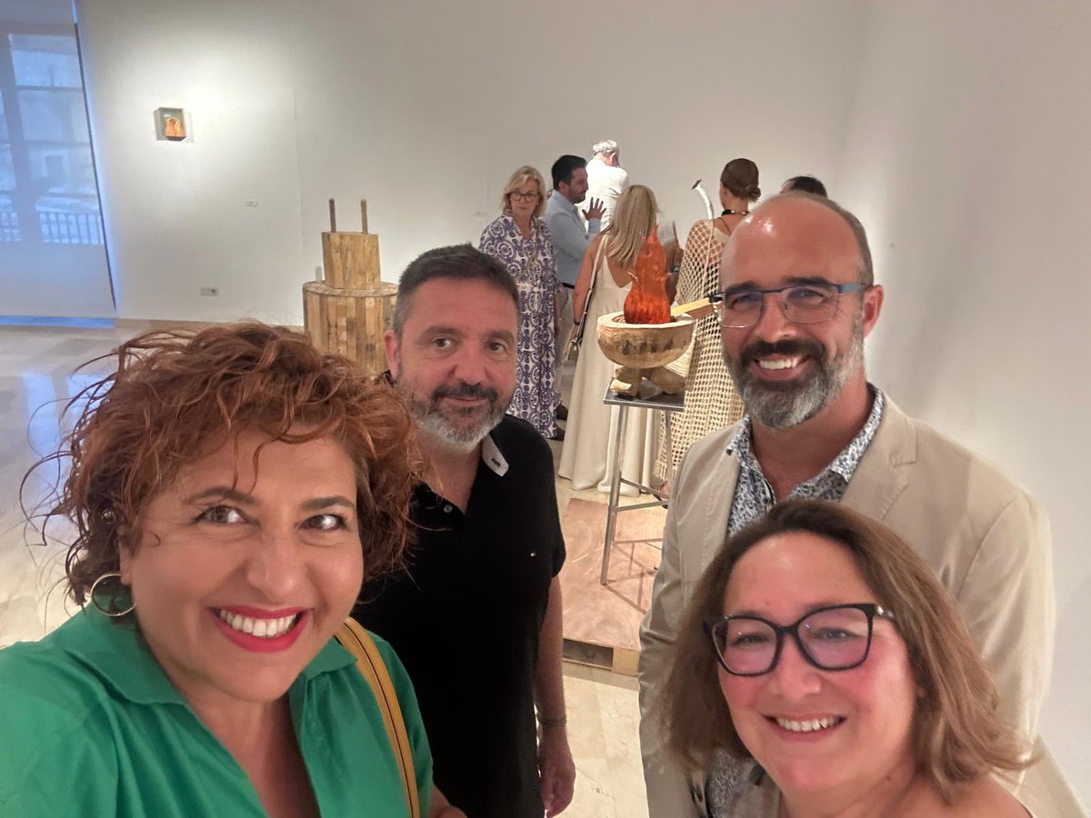 Nit d'art a #Felanitx amb gran varietat d'artistes arreu del poble #Nitxdelart
Gràcies per acompanyar-mos <a href="/Tgili/">Tolo Gili Nadal</a> <a href="/MAntSureda/">Maria Antònia Sureda i Martí</a> <a href="/Melanie_misser/">Melanie Mesquida</a>