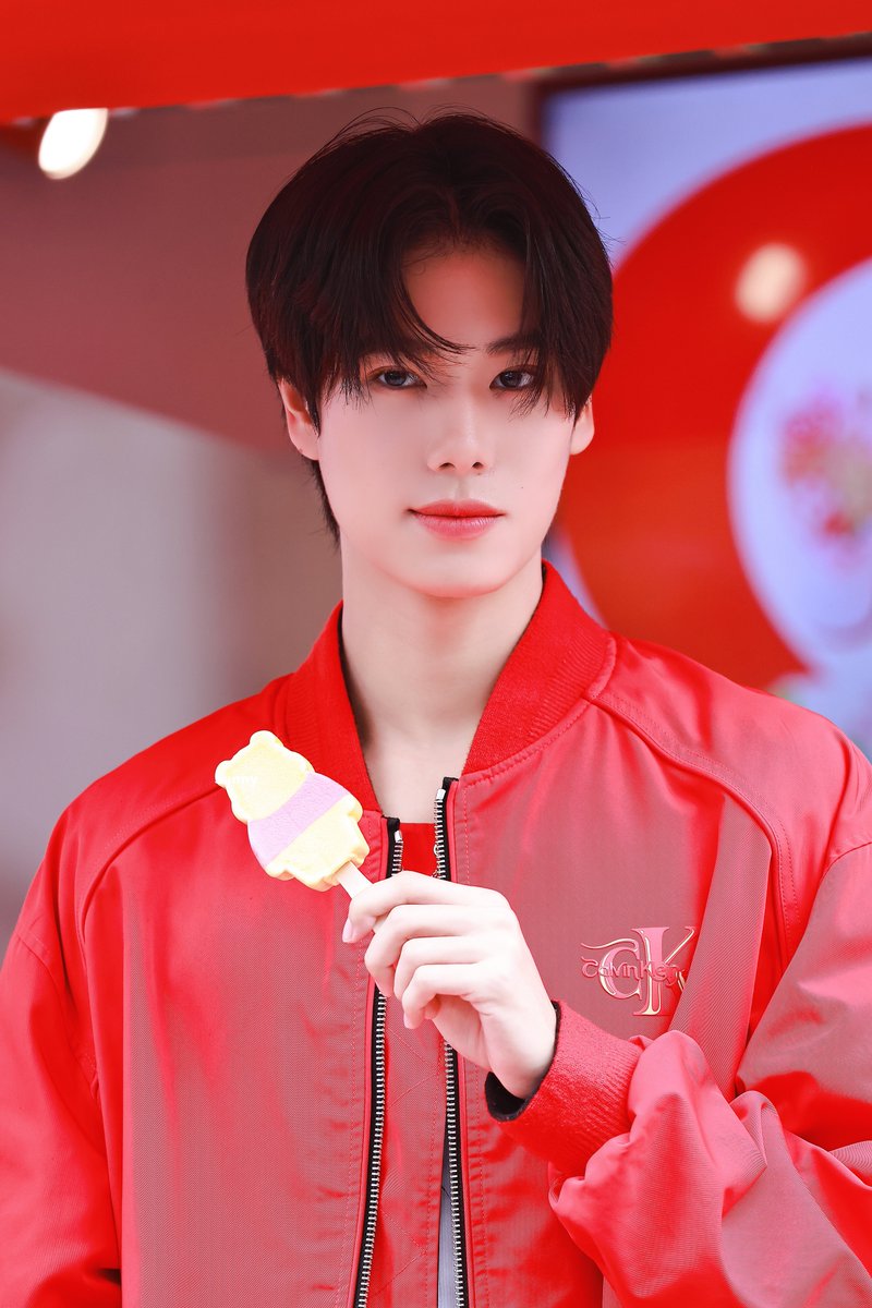 240824 
WALLSCAFÉ x PHUWIN
#WallsCaféxPhuwin
#phuwintang <a href="/phuwintang/">phuwintang</a>