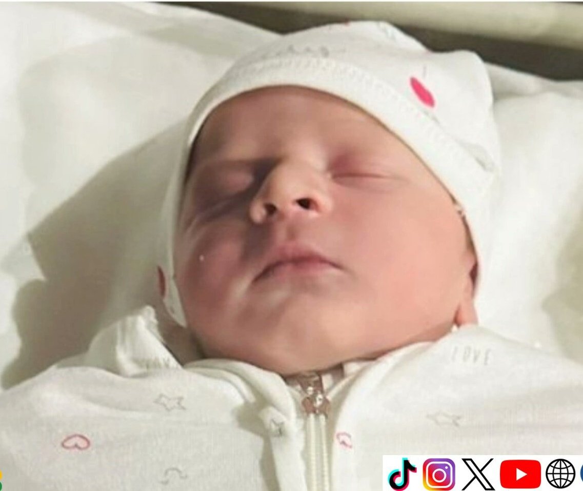 MR_Ali_102's tweet photo. Shaheen Afridi has been blessed with a baby boy. 

He will fly to Karachi tomorrow and he will be back before the second Test match in Rawalpindi  🏏

Proud dedication by Shaheen to make himself available for the second Test 🇵🇰🫡 

#PAKvBAN | #PAKvsBAN 
 | #SheheenAfridi | https://t.co/AbYdu4woIh