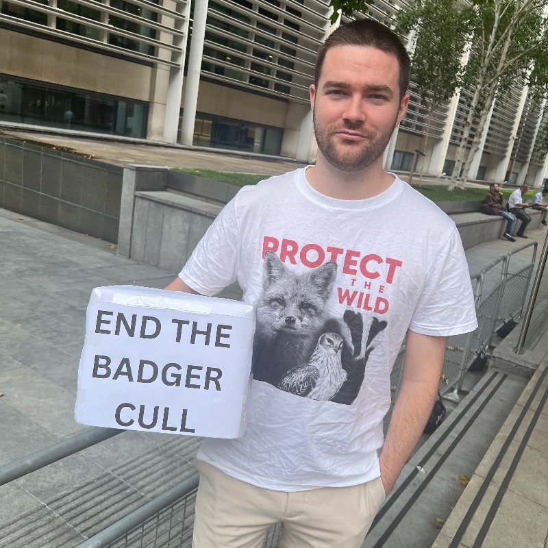 Protect the Wild (@protectthewild_) on Twitter photo A couple weeks ago I attempted to hand in our petition to <a href="/DefraGovUK/">Defra UK</a> to end the Badger cull. I was told nobody would come out to accept it.
This <a href="/UKLabour/">The Labour Party</a> govt are continuing the Badger cull.
REPOST if you agree the cull MUST end!
<a href="/SteveReedMP/">Steve Reed</a>, <a href="/DanielZeichner/">Daniel Zeichner</a>, <a href="/SueHayman1/">Sue Hayman</a> A couple weeks ago I attempted to hand in our petition to <a href="/DefraGovUK/">Defra UK</a> to end the Badger cull. I was told nobody would come out to accept it.
This <a href="/UKLabour/">The Labour Party</a> govt are continuing the Badger cull.
REPOST if you agree the cull MUST end!
<a href="/SteveReedMP/">Steve Reed</a>, <a href="/DanielZeichner/">Daniel Zeichner</a>, <a href="/SueHayman1/">Sue Hayman</a>