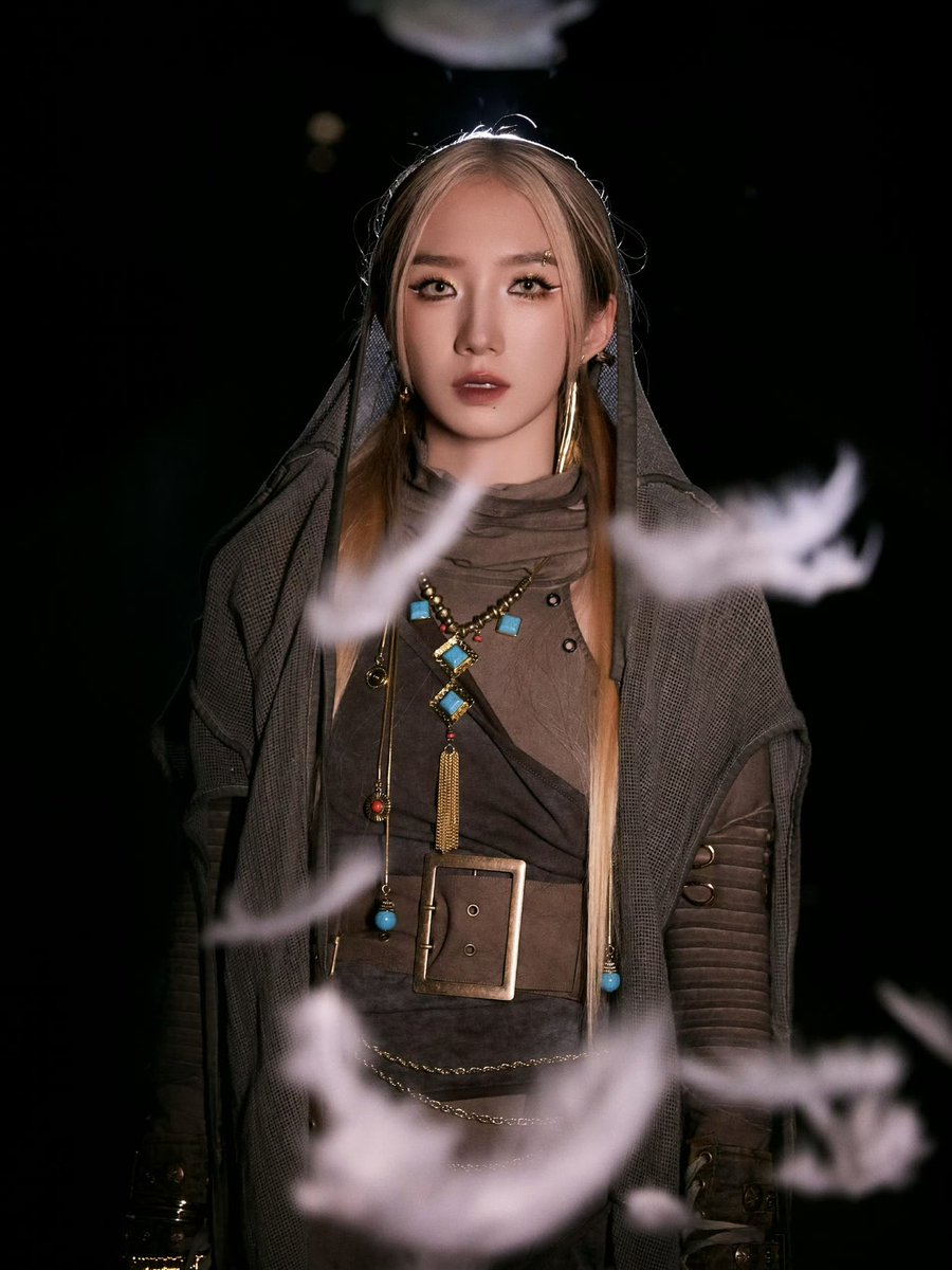 m_meiqifanspage's tweet photo. #mengmeiqi 

[ Studio’s updates] YH stage 

Standing tall on the dunes 
Tracing the trail of Gamey  in solitude &amp; freedom 
Fearless of wind &amp; storm, moving against the light. 

#เมิ่งเหม่ยฉี #孟美岐 #맹미기   #미기  #mmq  #meiqi https://t.co/h54WjmKIJn