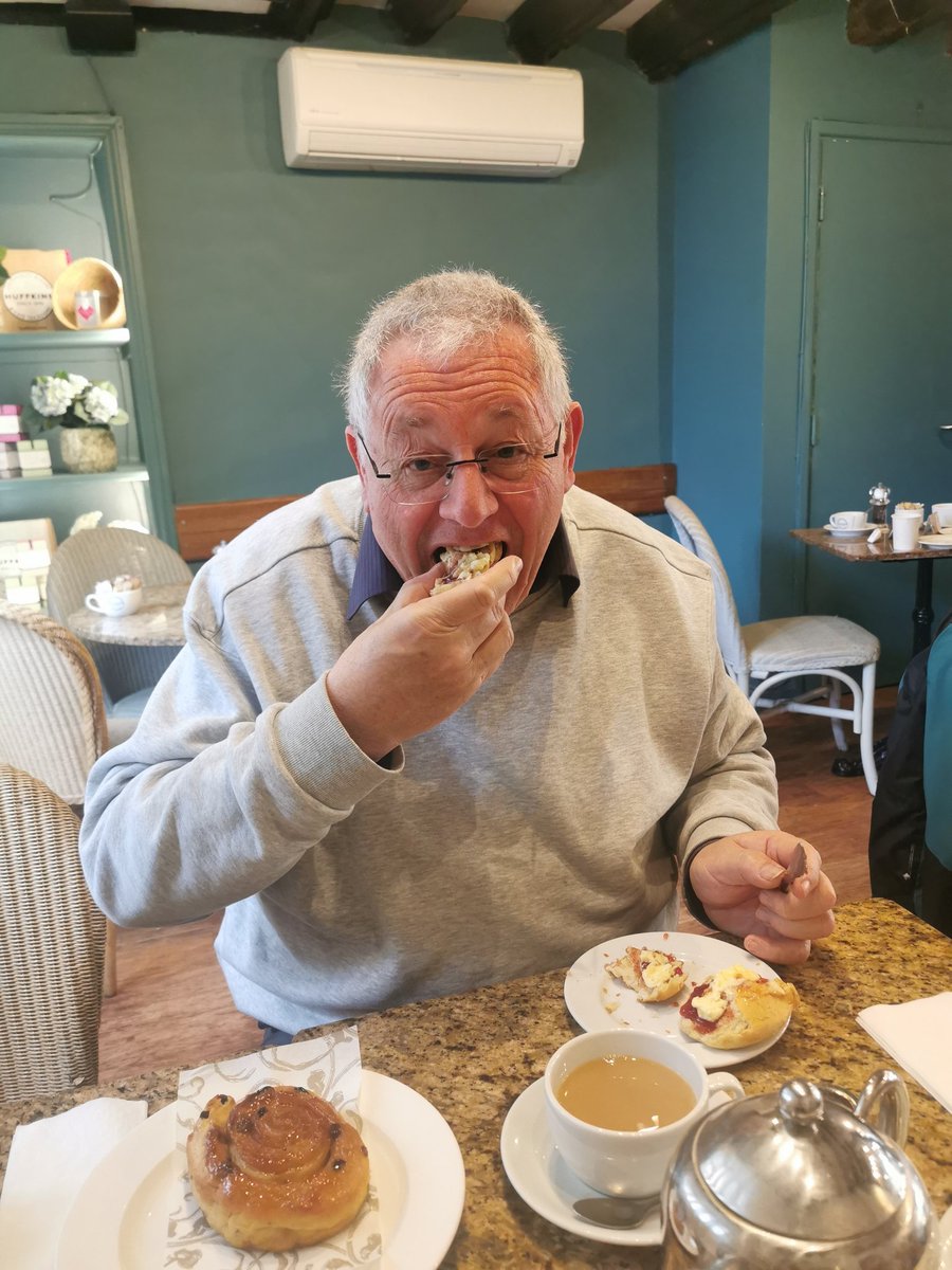 Have just  visited dear friends and their lovely daughter, near Evesham, for a few days. This included enjoyable, civilised visits to Worcester Cathedral, Batsford Arboretum, and Chipping Campden. But I especially enjoyed a Cotswold Cream Tea in  delightful Stow-on-the-Wold!!