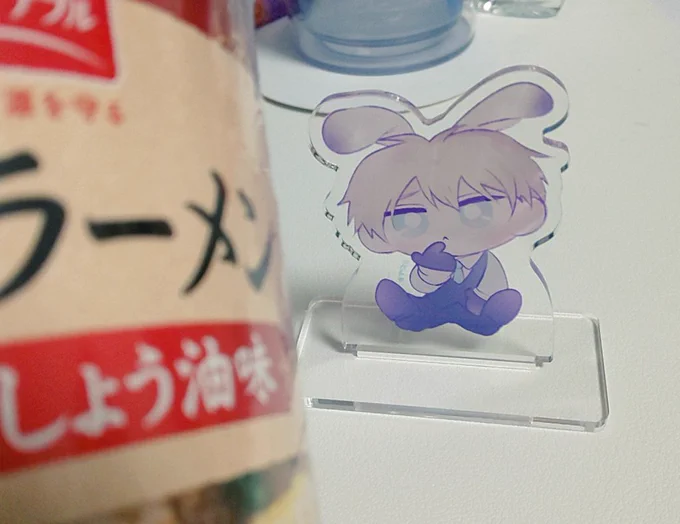 10月のレンアイ深化論で頒布するアクスタが届きました!( •ᴗ• )6cmくらいの大きさです。物欲しげに食べ物を見つめるモフセヤモノラボ・ファクトリーさんに作って頂きました※紫のパッケージは私が個人的に詰め込んでいます⋆͛ 
