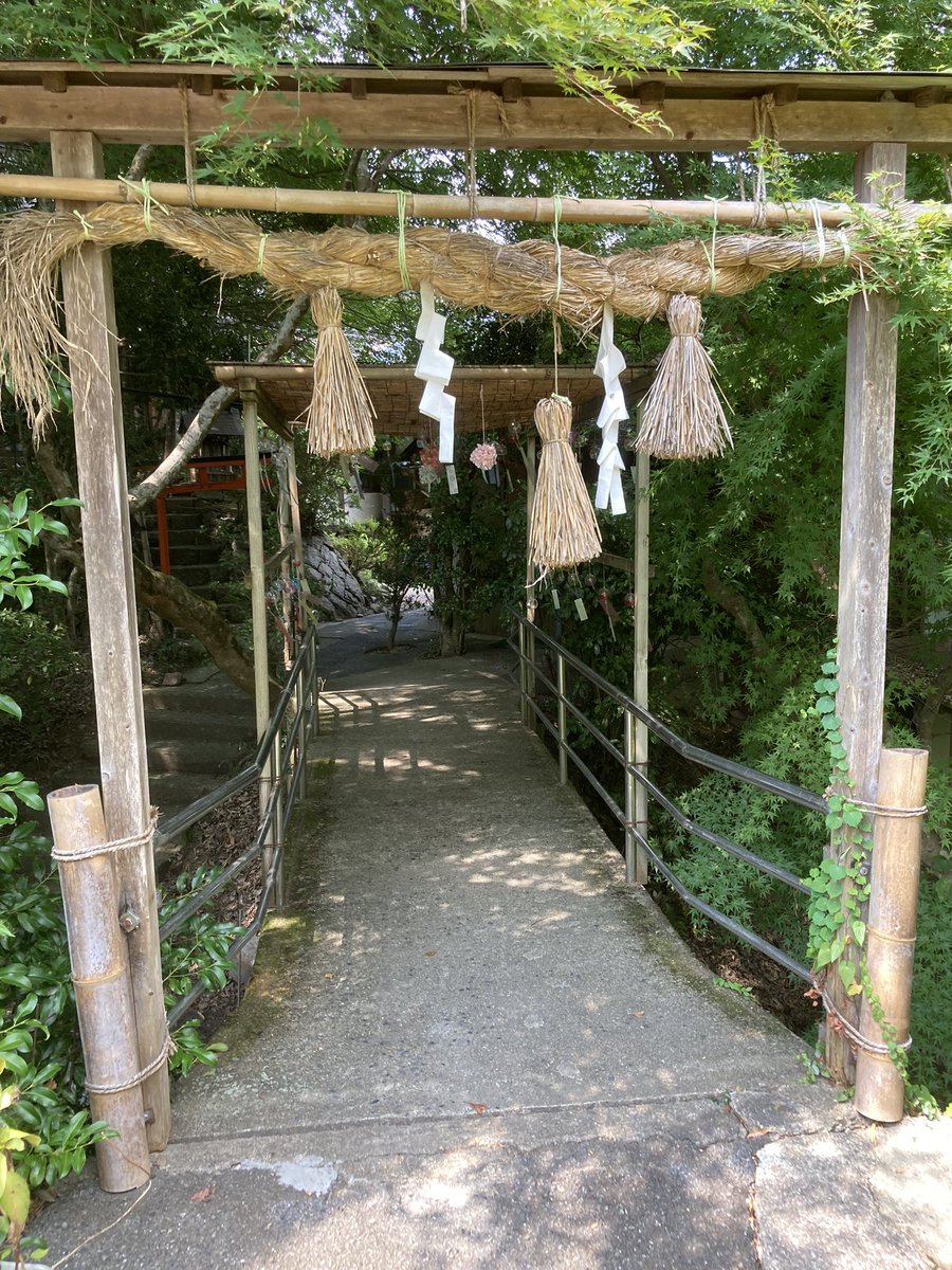 hirochabin's tweet photo. 今日の目的地、鷺神社を参拝しました。
たくさんの風鈴があって美しい音色が心地良かったです。
御朱印も頂きました。

#おじさんの日常
#おじさんの休日
#三次市
#鷺神社
#御朱印 https://t.co/GAQhRxASOY