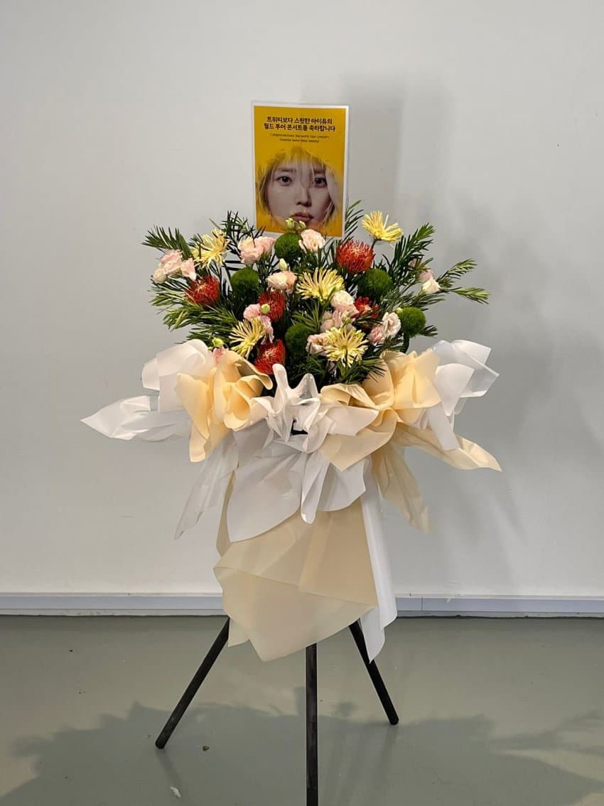 아이유 갤러리에서
2024 IU 월드 투어를 응원하며
지난 싱가폴, 홍콩, 말레이시아 콘서트에 축하 화환을 설치하였습니다.

#아이유
#IU 
#아이유갤러리
#HEREH