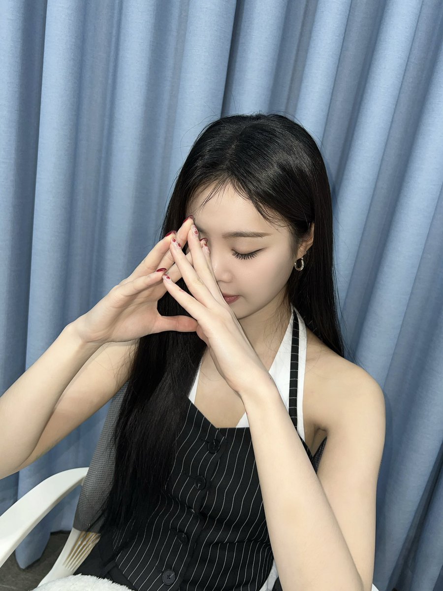[#수탱데이📸]
2024.08.24. 서대표🕶️ 컨펌 고민중💼
 
#수진 #SOOJIN #RIZZ #MONALISA