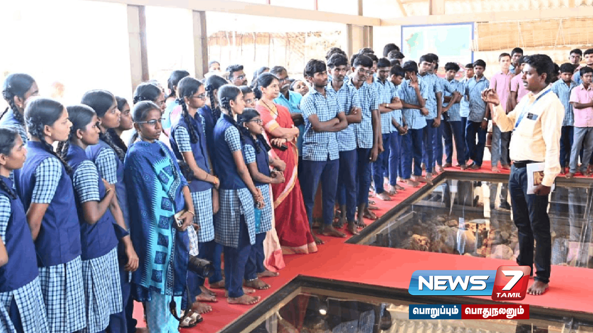 news7tamil's tweet photo. #NEWSUPDATES
தூத்துக்குடி: அரசு மாதிரி மேல்நிலைப் பள்ளி மாணவ, மாணவிகளை ஆதிச்சநல்லூர் தொல்லியல் அருங்காட்சியகத்தைப் பார்வையிட அழைத்து சென்றார் தூத்துக்குடி எம்.பி., கனிமொழி
#Thoothukudi | #Adichanallur | #Kanimozhi | #Tutuicorin | #SchoolExcursion | #News7Tamil | #News7TamilUpdates