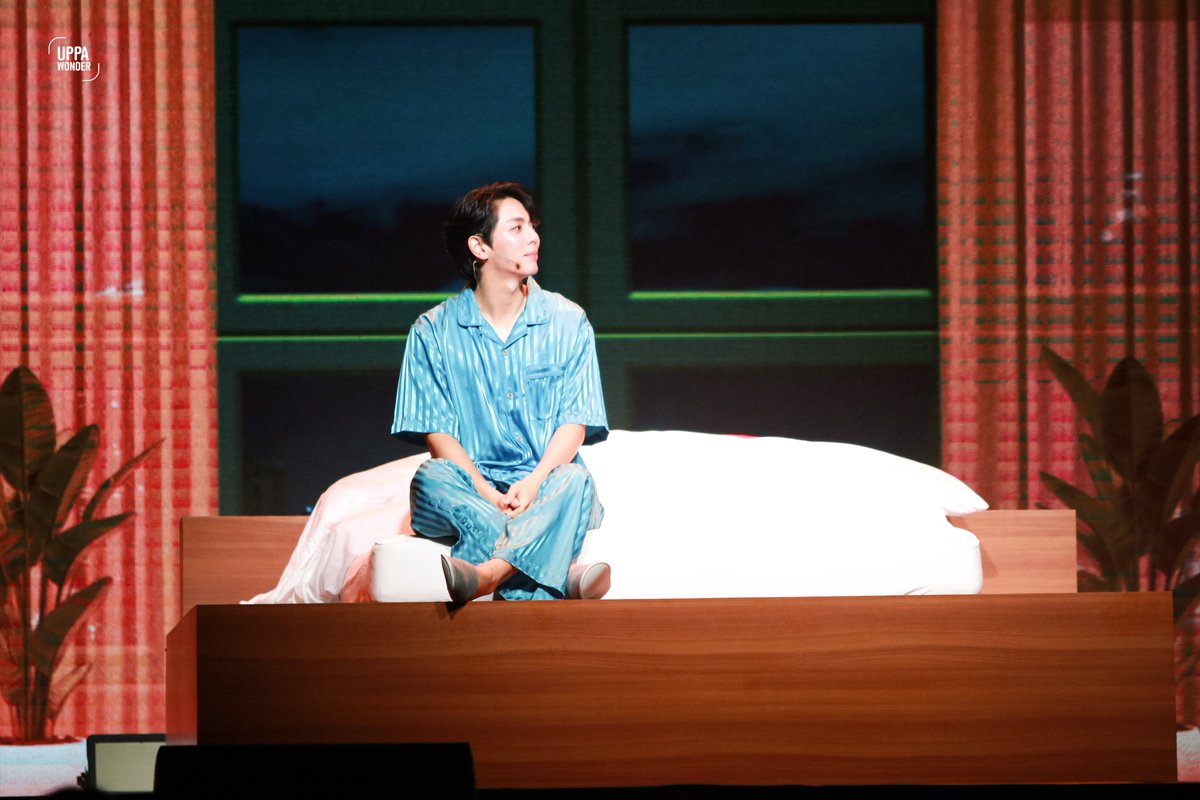 ตัวจิ๋วนึงมานั่งรอใครกันน้อ 🫣

#uppoompat
#MYSTANDIN1STFANMEETING