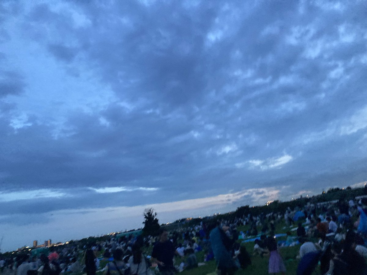 morimotoshoji's tweet photo. 今日は花火大会に同行してます。背が低いので1人で行くのは危険だと感じたそうです。 https://t.co/bo2gyaMtrc