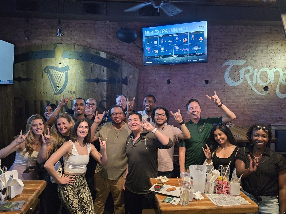 USFNYC's tweet photo. Thank you to everyone who came out for our Summer Social yesterday! Be on the lookout for info on upcoming USF Football Watch Parties 💚🏈💛 Go Bulls! https://t.co/sz1XHNQLnB