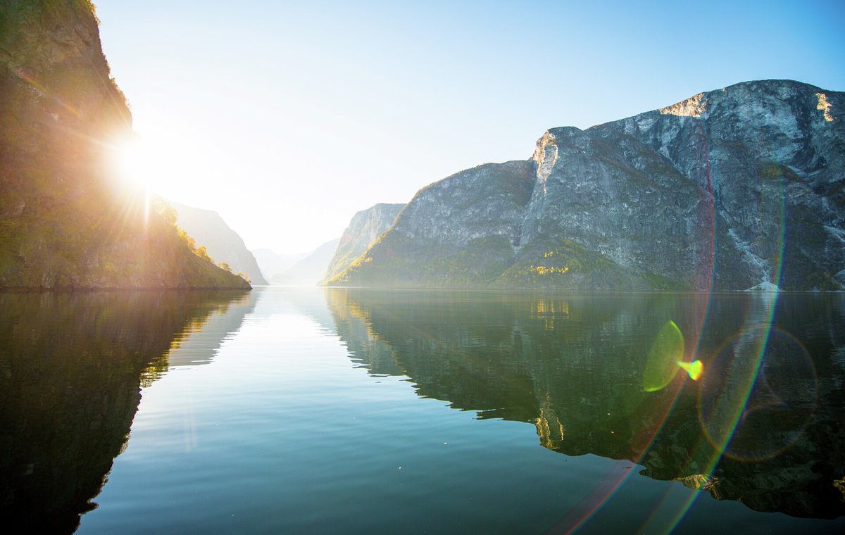 Fjordsafari's tweet photo. Did you know that the Norwegian fjords were formed by glaciers during the last ice age, creating some of the most stunning landscapes in the world? ❄️🏔️ Discover the beauty and history of the fjords with us! #FjordFacts https://t.co/1syC19iPKr