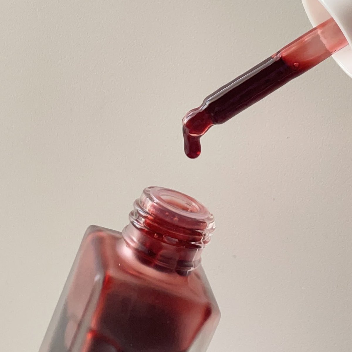 jangan beli peeling solution share in jar lagi pls SKRNG UDH ADA YG AFFORDABLE 40rb-an📢‼️

unexpectedly lumayan rontokin blackhead &amp; bikin tekstur jd lebih halus✨