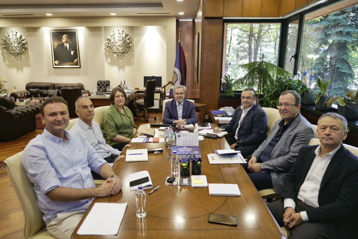 Rektör Yardımcılarımız ve Genel Sekreterimizin katılımıyla yeni dönem ilk yönetim toplantımızı yaptık.