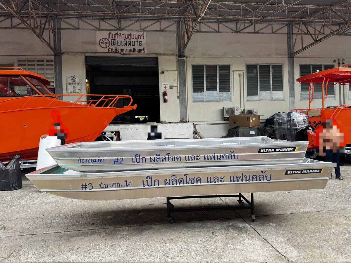 เจ้าแฝด 3 🚤
"ฮอมโจ้ก" "ฮอมฮัก" "ฮอมใจ๋"
ที่รวมร่างมาจากความรัก ความสามัคคี ความมุ่งมั่นที่อยากจะช่วยเหลือเพื่อนมนุษย์ของพวกเรา ขอให้เจ้าแข็งแรง ช่วยเหลือผู้คนได้เยอะๆ นะลูก ขอให้น้ำลดไวๆ สาธุ ✨️💖
#น้ำท่วม
#นุชมาช่วยน้ําท่วมภาคเหนือกัน
#เป๊กผลิตโชค #PeckPaLitChoke