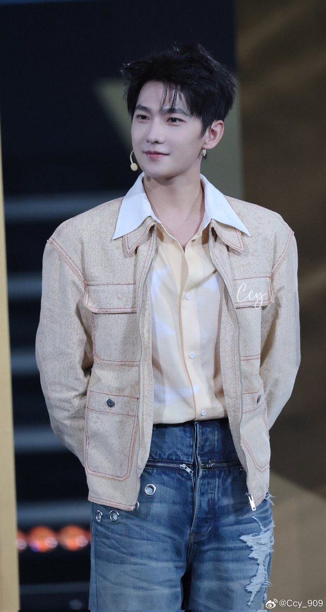 FulltimeBusy09's tweet photo. คุณ CCY อัปไวมาก 
ก็มันไม่ต้องแต่งภาพอะน้าาา😆

FWJ PK with Yang Yang
#YangYang
#YangYang杨洋 
#หยางหยาง https://t.co/uzmRZzd9QB
