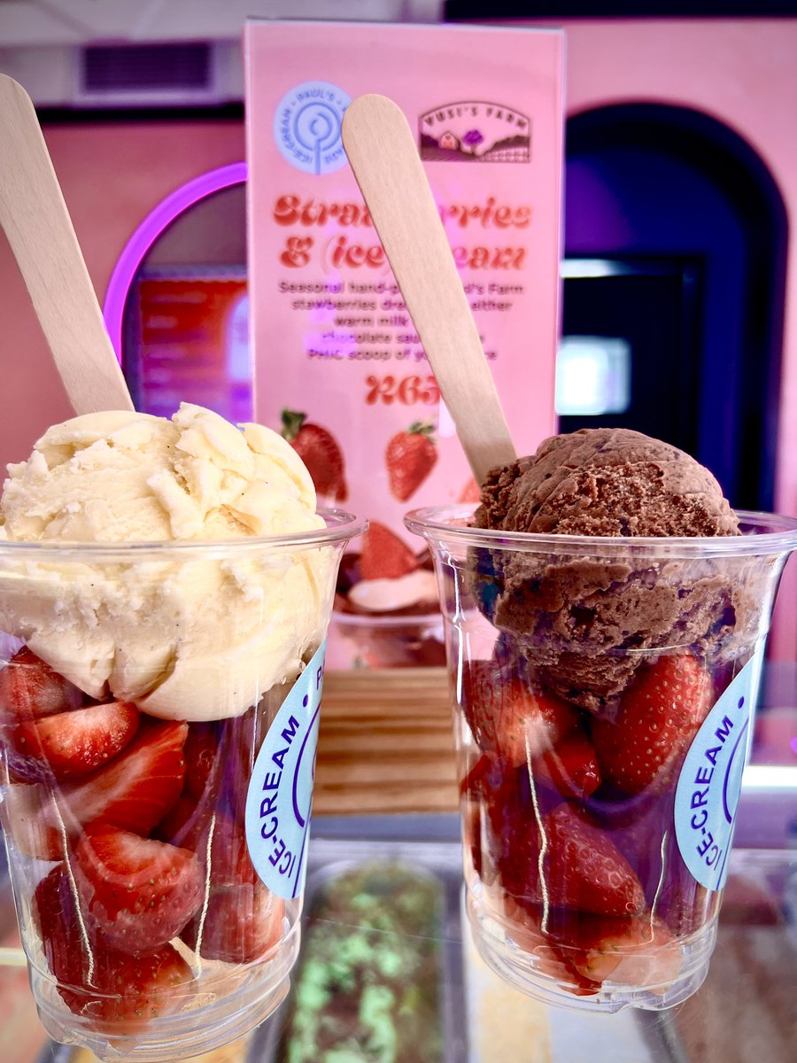 erogurn's tweet photo. How would you like your @Pauls_Homemade ice cream? In a cup, in a cone or on top of #VusisFarm #strawberries 🍓👌 @vusisfarm https://t.co/ZqXQlVfgOE