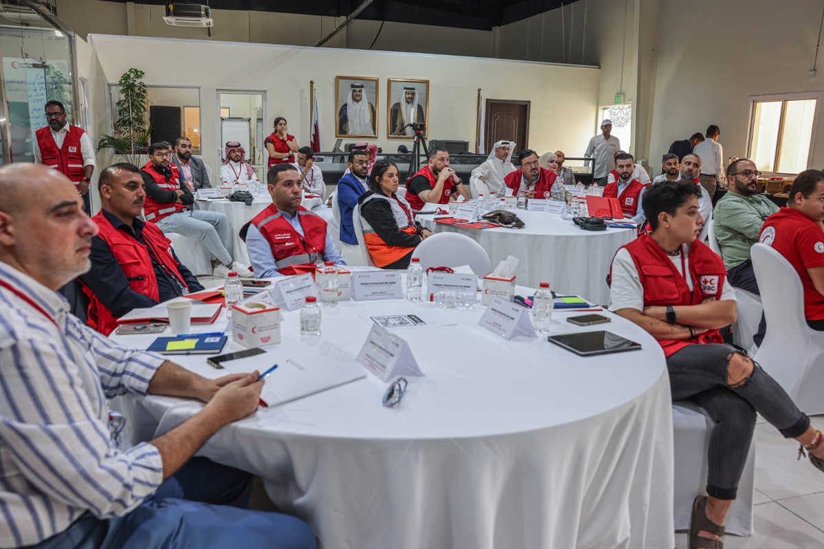 QRCS's tweet photo. بحضور سعادة الأمين العام السيد/ فيصل محمد العمادي وبمشاركة مدير المكتب الإقليمي ل #IFRC ب #MENA د.حسام الشرقاوي عبر الاتصال المرئي؛ تم افتتاح أعمال دورة "تدريب مركز عمليات الطوارئ" التي ينظمها #IFRC بالشراكة مع #QRCS في الفترة 24 - 30 أغسطس الجاري بالدوحة، وبمشاركة 14 جمعية وطنية من منطقة شمال إفريقيا والشرق الأوسط.