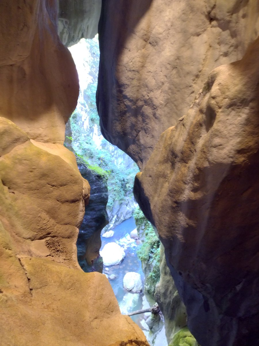 sylagri's tweet photo. Gorges du pont du diable #Forclaz https://t.co/KbqujarpBb